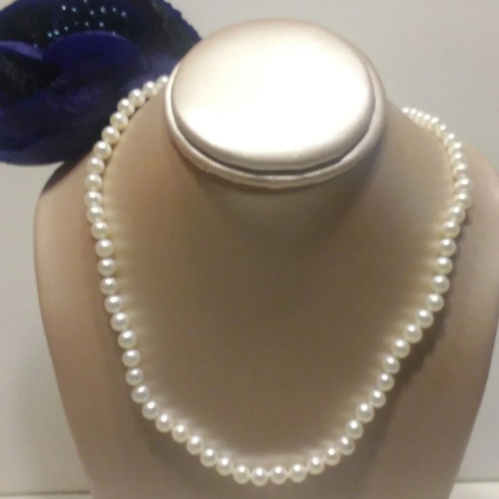 14kt pearl necklace